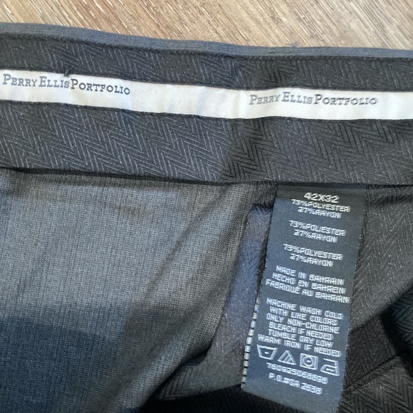 Perry Ellis Portfolio  DRESS SLACKS  WAIST 42 INSEAM 32 - Picture 3 of 3